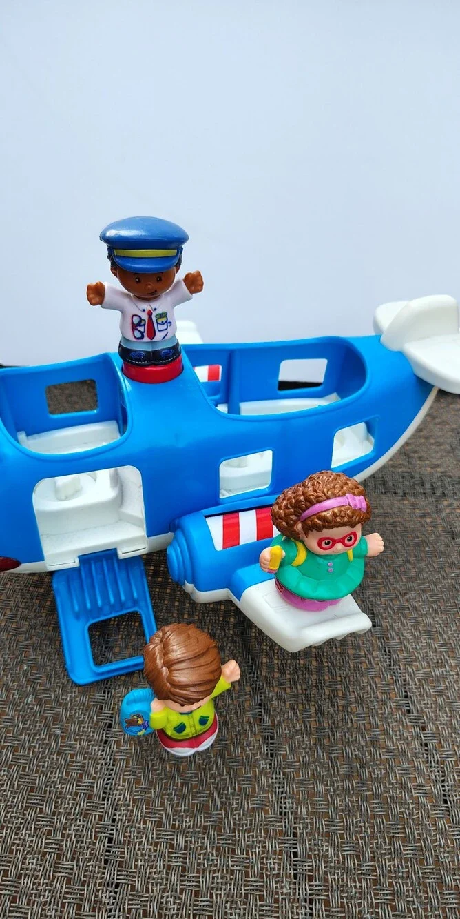 Fisher Price Little People Blue Jet Plane Musical Sounds Talking with 3 People